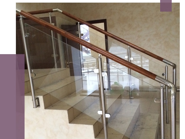 Комбинированные перила из металла и дерева в Великом Устюге