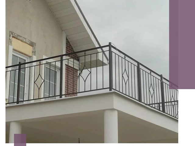 Изготовление балконных ограждений в Великом Устюге из металла и стекла